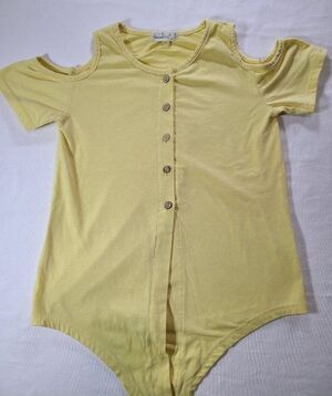 Girls Yellow Cutout Shoulder Top Size 8 Button Front Tie Hem Casual Tee